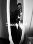 화이트 타이거 핑크 홀 로리 폭스 본 moon_qqm이 야외에서 하얀 주스를 자위하며 겁쟁이를 노출시킨다