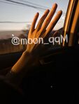 화이트 타이거 핑크 홀 로리 폭스 본 moon_qqm이 야외에서 하얀 주스를 자위하며 겁쟁이를 노출시킨다