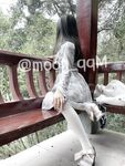 화이트 타이거 핑크 홀 로리 폭스 본 moon_qqm이 야외에서 하얀 주스를 자위하며 겁쟁이를 노출시킨다