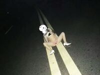 極限露出天花板，反差婊【風箏斷了線】中醫按摩院勾引老中醫，老頭過足了手癮