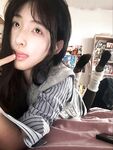 Những bức ảnh và video riêng tư của Zhang Reno, một người có sức ảnh hưởng trên Douyin với 120.000 người theo dõi, đã chụp ảnh tự sướng với các nhà tài trợ của mình và bị lộ.