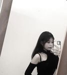 순수하고 예쁜 여고생, 몰래 음란물 흘리며 쪼그리고 앉아 눈을 굴리고 혀를 내밀고 퍼시를 벌리고 가슴과 얼굴을 문지르며 셀카를 찍는다