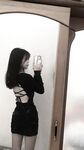 순수하고 예쁜 여고생, 몰래 음란물 흘리며 쪼그리고 앉아 눈을 굴리고 혀를 내밀고 퍼시를 벌리고 가슴과 얼굴을 문지르며 셀카를 찍는다