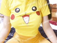 【2025年新流】推特05年巨乳芭比【魔鬼爱】付费VIP福利①，水蛇腰蜜桃臀，写满淫字，边肏边调，母狗属性拉满