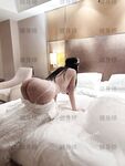 Hot contrast sexy beauty "Tutu" at ang kanyang mga girlfriends VIP group Xiuhe group wedding dress face oral sex, magandang sexy wedding bride super contrast full version welfare ①