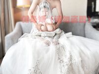 Hot contrast sexy beauty "Tutu" at ang kanyang mga girlfriends VIP group Xiuhe group wedding dress face oral sex, magandang sexy wedding bride super contrast full version welfare ①