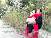 Hot contrast sexy beauty "Tutu" at ang kanyang mga girlfriends VIP group Xiuhe group wedding dress face oral sex, magandang sexy wedding bride super contrast full version welfare ①