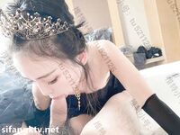 Hot contrast sexy beauty "Tutu" at ang kanyang mga girlfriends VIP group Xiuhe group wedding dress face oral sex, magandang sexy wedding bride super contrast full version welfare ②