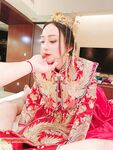Hot contrast sexy beauty "Tutu" at ang kanyang mga girlfriends VIP group Xiuhe group wedding dress face oral sex, beautiful sexy wedding bride super contrast full version welfare ③ Xiuhe