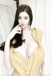 漫画身材颜值巨乳【猪小七】260万粉博主,奶比头还大，人间极品尤物