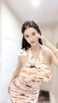 漫画身材颜值巨乳【猪小七】260万粉博主,奶比头还大，人间极品尤物