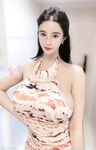 漫画身材颜值巨乳【猪小七】260万粉博主,奶比头还大，人间极品尤物