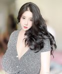 漫画身材颜值巨乳【猪小七】260万粉博主,奶比头还大，人间极品尤物
