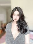 漫画身材颜值巨乳【猪小七】260万粉博主,奶比头还大，人间极品尤物