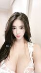 漫画身材颜值巨乳【猪小七】260万粉博主,奶比头还大，人间极品尤物