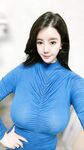 漫画身材颜值巨乳【猪小七】260万粉博主,奶比头还大，人间极品尤物