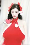 漫画身材颜值巨乳【猪小七】260万粉博主,奶比头还大，人间极品尤物