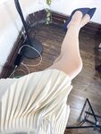 抖音B站双视主播，刷礼物才能看到的福利，嫩穴在透明椅子上随着蜜臀的摆动左拉右扯