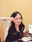 Weibo pelajar Kanada Li Tianyi: Auntie Li Tian, perempuan jalang yang cantik dengan senyuman manis, sedang bersetubuh dengan teman lelakinya di dalam bilik hotel. Dia melutut di atas lantai menjilat zakarnya, memeluk kaki dan air mani tanpa kondom. Saya t