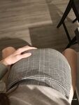 Weibo pelajar Kanada Li Tianyi: Auntie Li Tian, perempuan jalang yang cantik dengan senyuman manis, sedang bersetubuh dengan teman lelakinya di dalam bilik hotel. Dia melutut di atas lantai menjilat zakarnya, memeluk kaki dan air mani tanpa kondom. Saya t