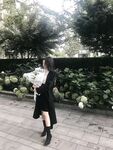 Weibo pelajar Kanada Li Tianyi: Auntie Li Tian, perempuan jalang yang cantik dengan senyuman manis, sedang bersetubuh dengan teman lelakinya di dalam bilik hotel. Dia melutut di atas lantai menjilat zakarnya, memeluk kaki dan air mani tanpa kondom. Saya t