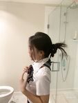Weibo pelajar Kanada Li Tianyi: Auntie Li Tian, perempuan jalang yang cantik dengan senyuman manis, sedang bersetubuh dengan teman lelakinya di dalam bilik hotel. Dia melutut di atas lantai menjilat zakarnya, memeluk kaki dan air mani tanpa kondom. Saya t