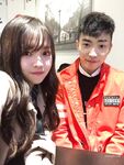Weibo pelajar Kanada Li Tianyi: Auntie Li Tian, perempuan jalang yang cantik dengan senyuman manis, sedang bersetubuh dengan teman lelakinya di dalam bilik hotel. Dia melutut di atas lantai menjilat zakarnya, memeluk kaki dan air mani tanpa kondom. Saya t