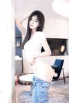 XiuRen.com pendatang baru tulen, dewi penyembuhan [Zhou Zhou tidak makan ketumbar] kebajikan berskala besar, gosok pussy dan prop susu melancap, mendedahkan jalang