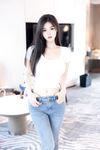 XiuRen.com pendatang baru tulen, dewi penyembuhan [Zhou Zhou tidak makan ketumbar] kebajikan berskala besar, gosok pussy dan prop susu melancap, mendedahkan jalang