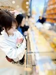 海角兄妹亂倫【蘿莉小表妹】破處蘿莉小表妹後續9-影院里酒精上頭，扒開我的褲子口嗨，滑滑梯狹小空間猛操一頓