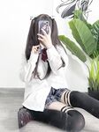 210,000 followers on Twitter, the ultimate beautiful girl, squirting loli princess [rabbit loves squirting] uniforms exposed outdoors, props crape myrtle squirt