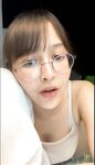 萬狼求檔OnlyFans斯文眼鏡反差小姐姐【deerlong】私拍合集,極品中的極品天生的肉便器,純情少女展現精湛口活兒口爆吞精