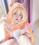 OF可欲可甜，萝莉娃娃脸，肉感福利姬【Nyanchan2k3】新作，6分钟，户外公园捆绑自慰露出放尿