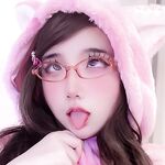 OF可欲可甜，萝莉娃娃脸，肉感福利姬【Nyanchan2k3】新作，6分钟，户外公园捆绑自慰露出放尿