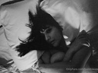 【頂級女模】OnlyFans天然巨乳女神，號稱第一美臀【渡辺萬美】視圖福利，一對車大燈又軟又彈
