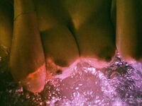 【頂級女模】OnlyFans天然巨乳女神，號稱第一美臀【渡辺萬美】視圖福利，一對車大燈又軟又彈