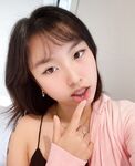 外国人と結婚したアジアの若い女性、エロいパーティー、コンドームなしで指マン猫オナニー、非常にふしだらな
