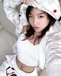 外国人と結婚したアジアの若い女性、エロいパーティー、コンドームなしで指マン猫オナニー、非常にふしだらな