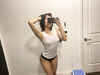 外国人と結婚したアジアの若い女性、エロいパーティー、コンドームなしで指マン猫オナニー、非常にふしだらな