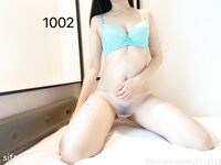 Dewi seksi teratas "Suedehdad520" telah dibangunkan menjadi perempuan murahan kecil yang boleh disetubuhi oleh semua orang. Di bawah penampilan yang dingin, ada hati yang bergelora.