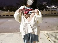 推特极品白虎萝莉『kitty不吃鱼』一字马紫薇被男主调教啪啪乖的狠！超嫩可爱人形小母狗被操的叫爸爸下