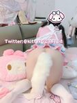 推特极品白虎萝莉『kitty不吃鱼』一字马紫薇被男主调教啪啪乖的狠！超嫩可爱人形小母狗被操的叫爸爸下