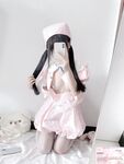 Cô bé "Cai Cai Loli" siêu đáng yêu đã bị cha của người đỡ đầu vạch trần và huấn luyện ngoài trời. Cô bé ngoan ngoãn trong mắt bạn bè và thầy cô thực ra chỉ là con đĩ của cha mình trong chốn riêng tư.