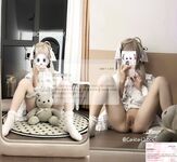Cô bé "Cai Cai Loli" siêu đáng yêu đã bị cha của người đỡ đầu vạch trần và huấn luyện ngoài trời. Cô bé ngoan ngoãn trong mắt bạn bè và thầy cô thực ra chỉ là con đĩ của cha mình trong chốn riêng tư.