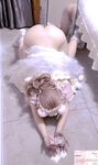 Cô bé "Cai Cai Loli" siêu đáng yêu đã bị cha của người đỡ đầu vạch trần và huấn luyện ngoài trời. Cô bé ngoan ngoãn trong mắt bạn bè và thầy cô thực ra chỉ là con đĩ của cha mình trong chốn riêng tư.