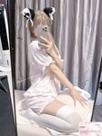 Cô bé "Cai Cai Loli" siêu đáng yêu đã bị cha của người đỡ đầu vạch trần và huấn luyện ngoài trời. Cô bé ngoan ngoãn trong mắt bạn bè và thầy cô thực ra chỉ là con đĩ của cha mình trong chốn riêng tư.