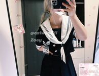 Cô bé "Cai Cai Loli" siêu đáng yêu đã bị cha của người đỡ đầu vạch trần và huấn luyện ngoài trời. Cô bé ngoan ngoãn trong mắt bạn bè và thầy cô thực ra chỉ là con đĩ của cha mình trong chốn riêng tư.