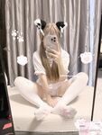 Cô bé "Cai Cai Loli" siêu đáng yêu đã bị cha của người đỡ đầu vạch trần và huấn luyện ngoài trời. Cô bé ngoan ngoãn trong mắt bạn bè và thầy cô thực ra chỉ là con đĩ của cha mình trong chốn riêng tư.