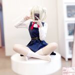 Cô bé "Cai Cai Loli" siêu đáng yêu đã bị cha của người đỡ đầu vạch trần và huấn luyện ngoài trời. Cô bé ngoan ngoãn trong mắt bạn bè và thầy cô thực ra chỉ là con đĩ của cha mình trong chốn riêng tư.