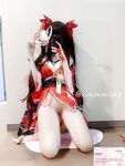 Cô bé "Cai Cai Loli" siêu đáng yêu đã bị cha của người đỡ đầu vạch trần và huấn luyện ngoài trời. Cô bé ngoan ngoãn trong mắt bạn bè và thầy cô thực ra chỉ là con đĩ của cha mình trong chốn riêng tư.